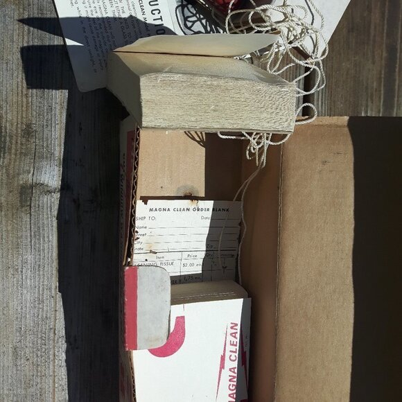 Vintage Magna Clean Window Cleaning Kit in Original - Picture 2 of 5